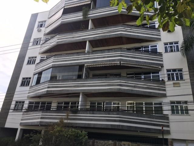 Apartamento à venda com 4 quartos, 231m² - Foto 2