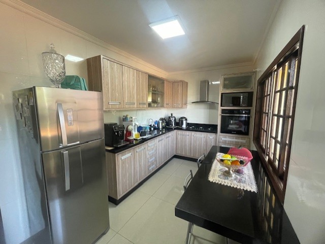 Casa à venda com 4 quartos, 235m² - Foto 18