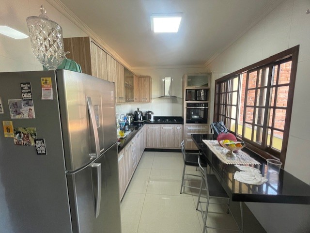 Casa à venda com 4 quartos, 235m² - Foto 17