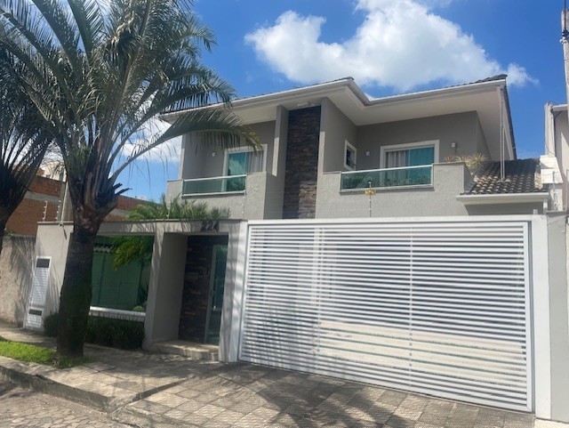 Casa à venda com 4 quartos, 352m² - Foto 1