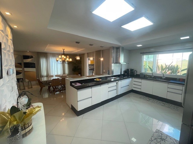 Casa à venda com 4 quartos, 352m² - Foto 8