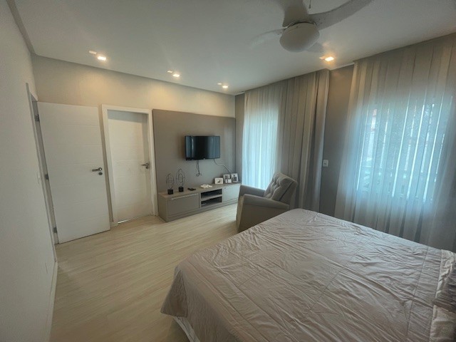 Casa à venda com 4 quartos, 352m² - Foto 15